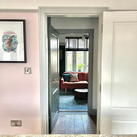 Luxury 4 Bedroom House In The Heart Of *