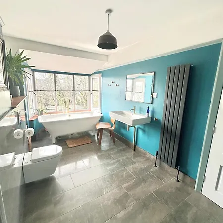 Luxury 4 Bedroom House In The Heart Of